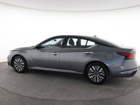 Used 2025 Nissan Altima 2.5 SV image 8