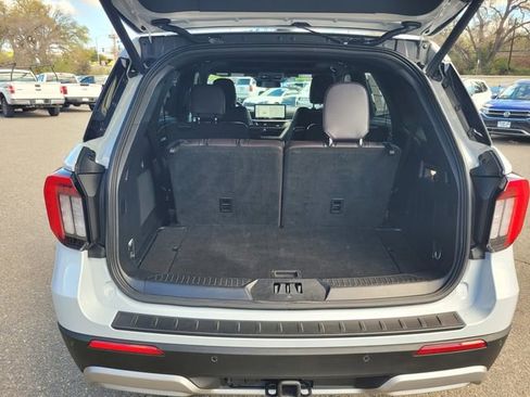 Certified 2025 Ford Explorer Platinum w/ LUX Leather Package image 8