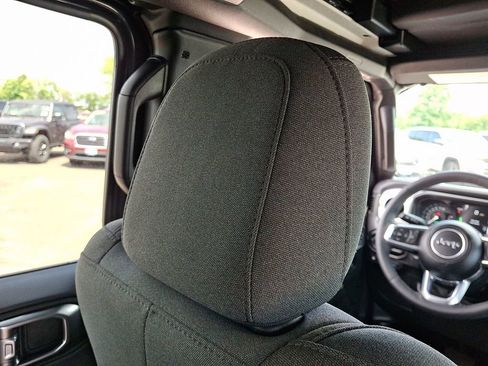 Used 2025 Jeep Wrangler Unlimited Sahara w/ Safety Group AWD/4WD image 14