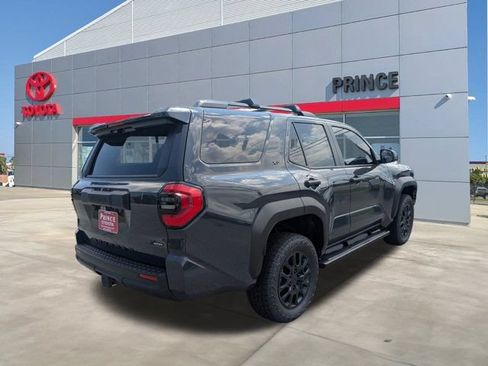 New 2026 Toyota 4Runner SR5 AWD/4WD image 4