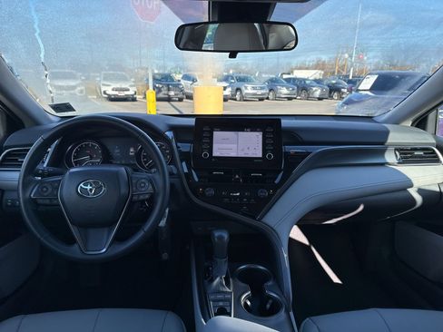 Used 2024 Toyota Camry SE image 17