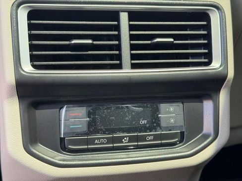 New 2026 Volkswagen Atlas SE FWD image 10