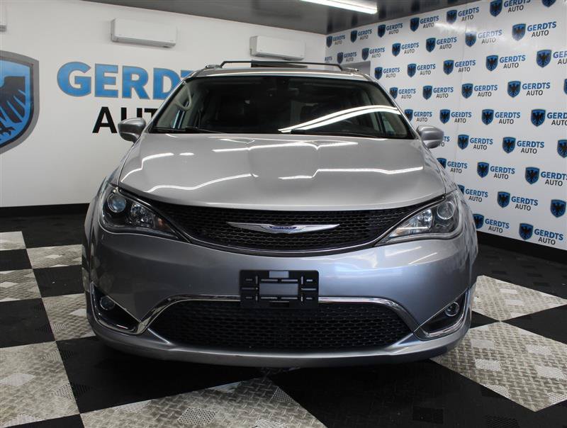 Used 2019 Chrysler Pacifica Touring-L FWD image 6