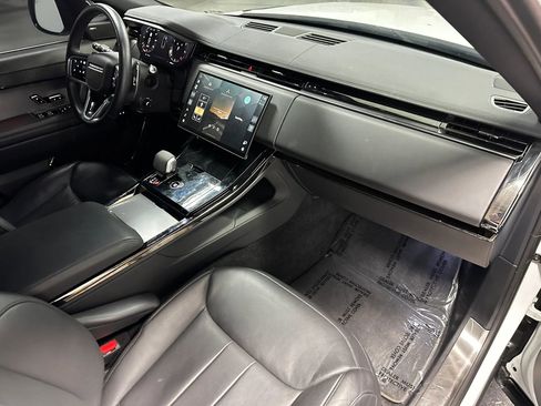 Used 2024 Land Rover Range Rover Sport SE image 25