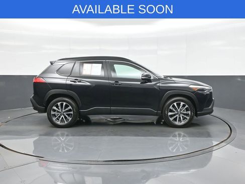 Used 2025 Toyota Corolla Cross XLE AWD/4WD image 8