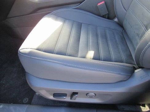 New 2026 Mitsubishi Outlander SE image 13