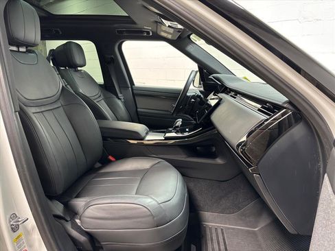 Used 2024 Land Rover Range Rover Sport SE image 32