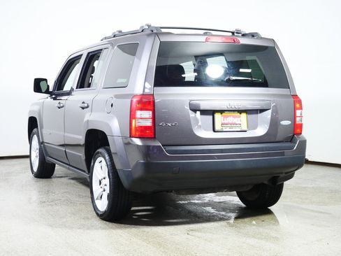 Used 2016 Jeep Patriot Latitude AWD/4WD image 5