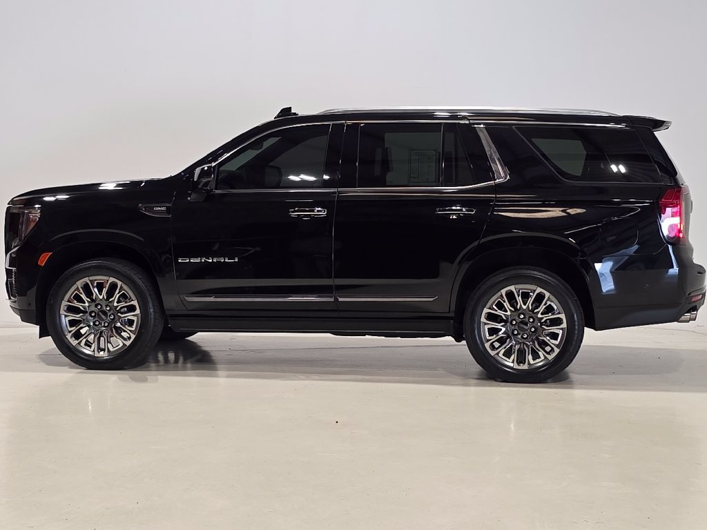 Used 2024 GMC Yukon Denali Ultimate w/ LPO, Floor Liner Package AWD/4WD image 3