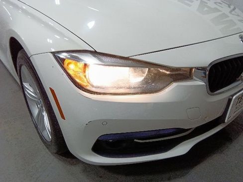 Used 2017 BMW 330i xDrive Sedan AWD/4WD image 28