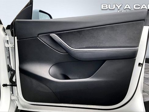 Used 2021 Tesla Model Y Long Range image 24