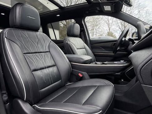 Used 2025 Buick Enclave Avenir w/ Super Cruise Package image 16