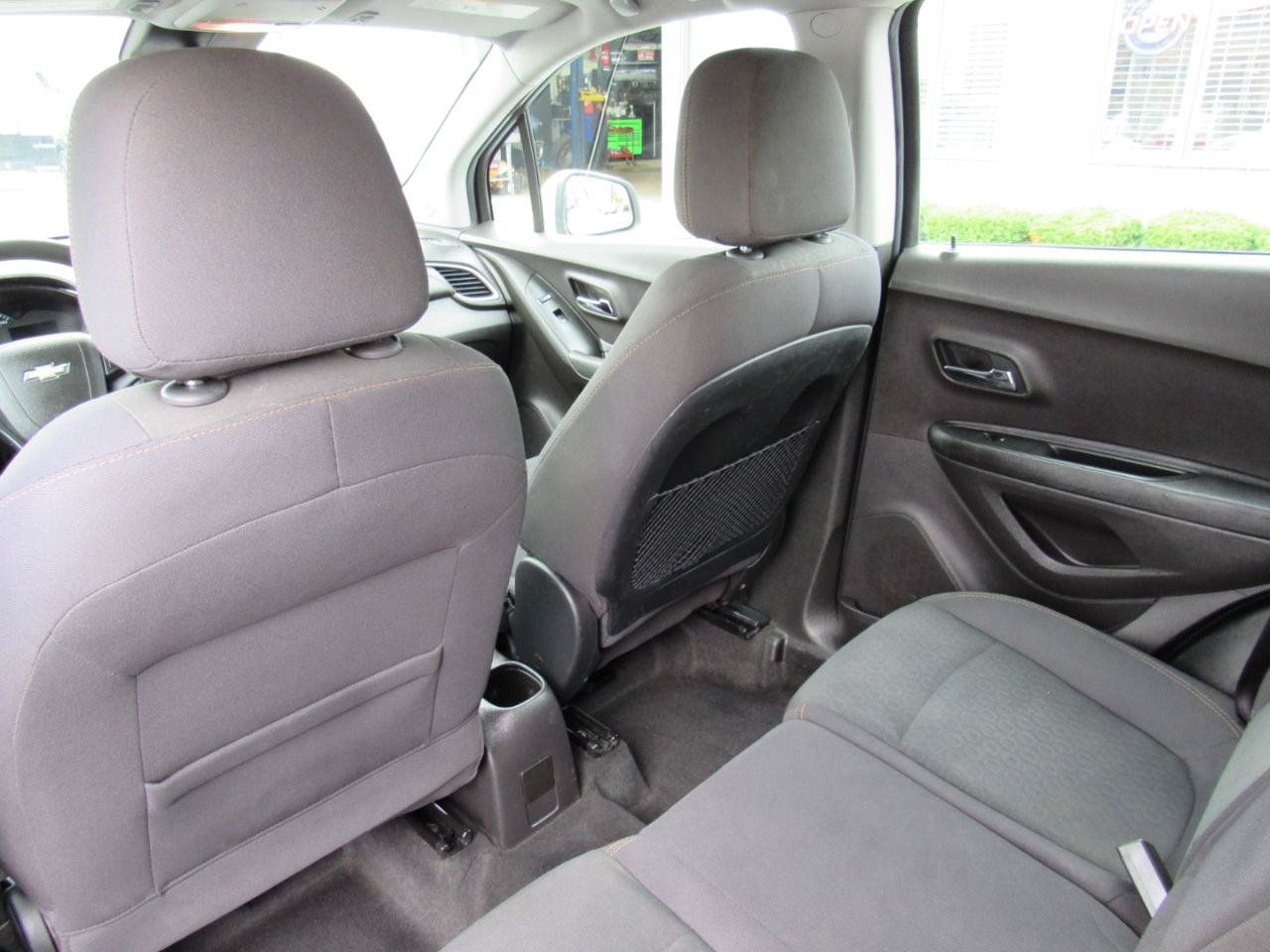 Used 2018 Chevrolet Trax LS AWD/4WD image 32