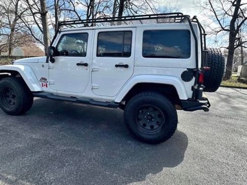 Used 2012 Jeep Wrangler Unlimited Sahara image 3