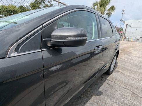 Used 2020 Ford Edge Titanium FWD image 21