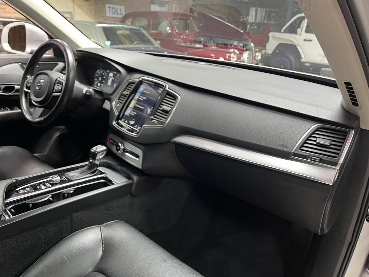 Used 2018 Volvo XC90 T6 Momentum AWD/4WD image 12