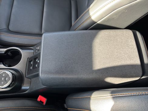 Used 2023 Ford Bronco Badlands image 38