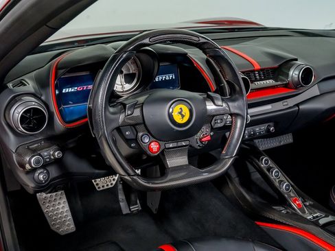 Used 2021 Ferrari 812 GTS image 29