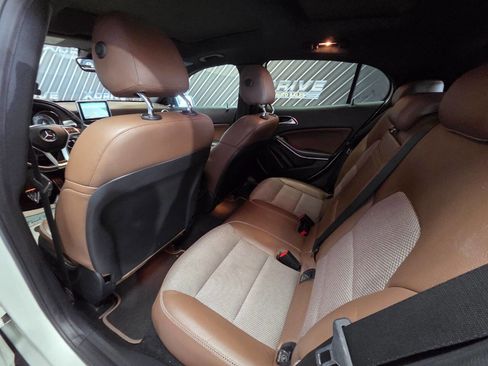 Used 2015 Mercedes-Benz GLA 250 4MATIC image 27
