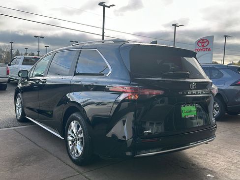 Used 2024 Toyota Sienna Limited AWD/4WD image 8