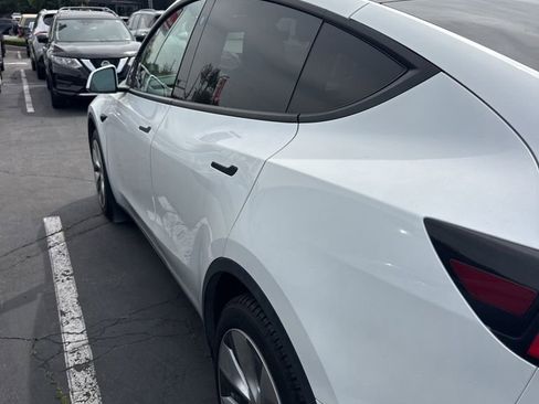 Used 2021 Tesla Model Y Long Range image 3