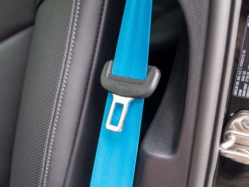 Used 2025 Porsche Macan image 18