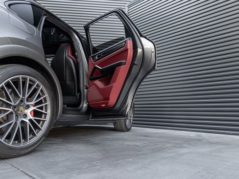 Certified 2021 Porsche Cayenne GTS image 30