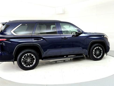 Certified 2025 Toyota Sequoia SR5 AWD/4WD image 6