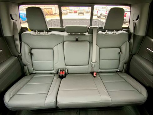 New 2026 GMC Sierra 1500 SLT w/ SLT Convenience Package image 31