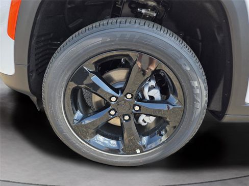 New 2025 Jeep Grand Cherokee Altitude image 70