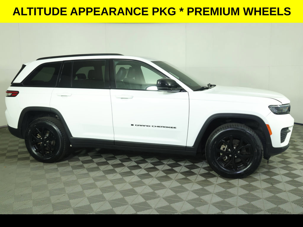Used 2024 Jeep Grand Cherokee Altitude AWD/4WD image 6