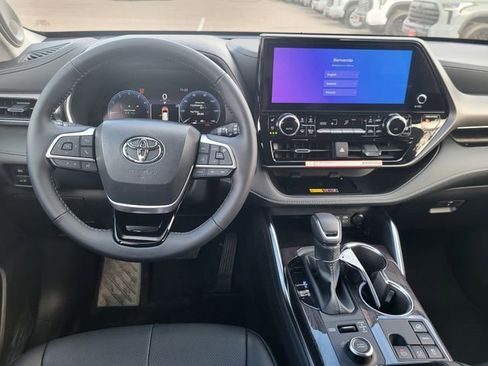 New 2026 Toyota Highlander Limited image 15