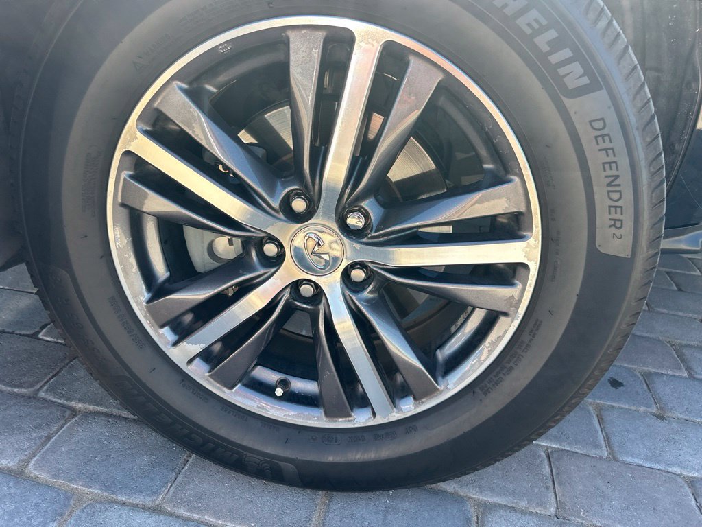 Used 2019 INFINITI QX60 Luxe w/ Essential Package FWD image 3