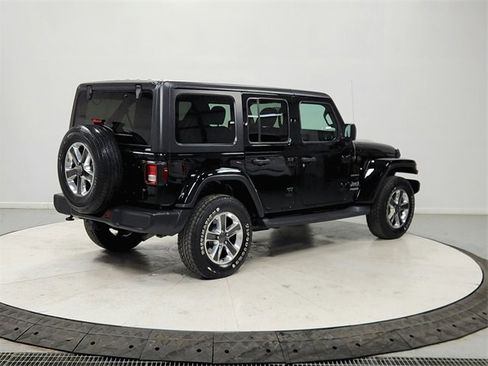 Used 2018 Jeep Wrangler Unlimited Sahara image 7