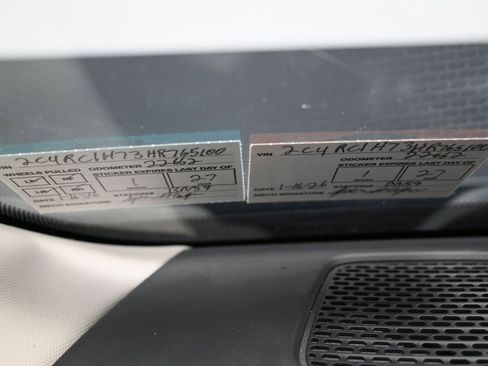 Used 2017 Chrysler Pacifica Touring Plus image 9