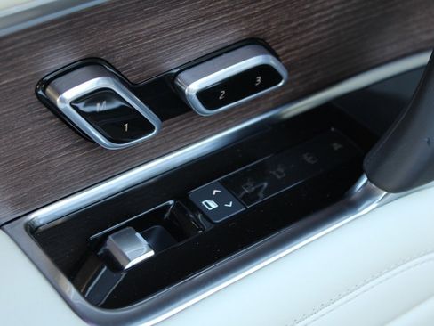 Certified 2024 Land Rover Range Rover Long Wheelbase SE image 33