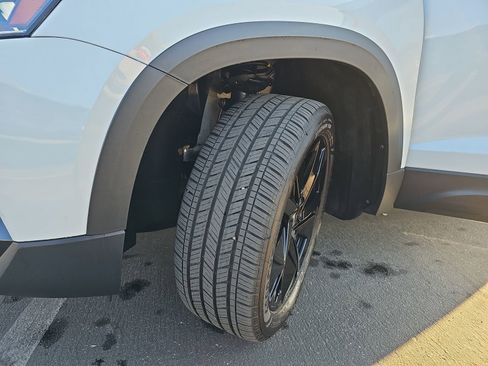 Certified 2025 Volkswagen Taos SE image 31