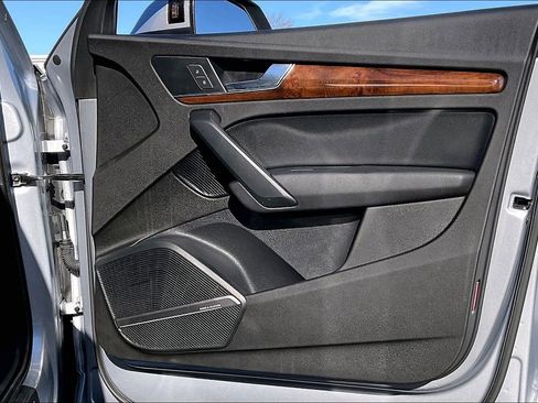 Used 2018 Audi Q5 2.0T Premium Plus w/ Premium Plus Package image 21