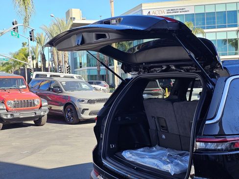 New 2025 Jeep Grand Cherokee L Laredo image 8