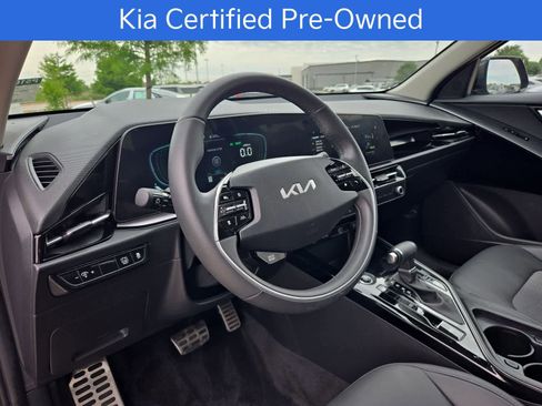Certified 2023 Kia Niro EX Touring FWD image 2