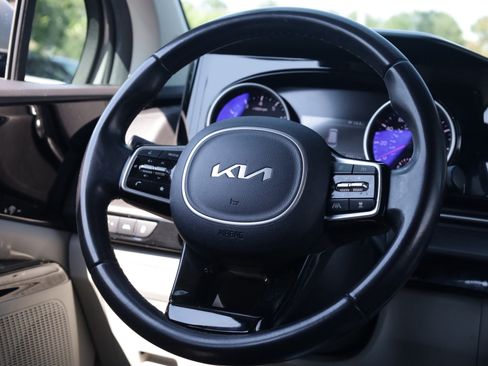 Used 2022 Kia Carnival EX FWD image 5