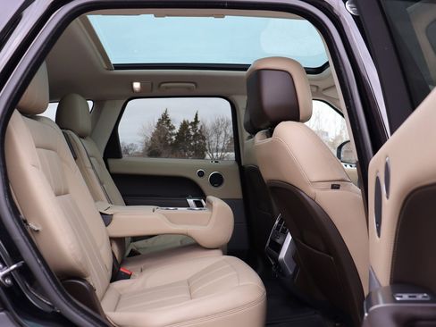 Used 2020 Land Rover Range Rover Sport SE image 17