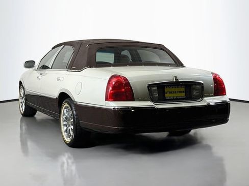 Used 2007 Lincoln Town Car Signature RWD image 5