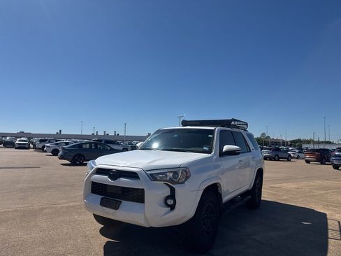 Used 2023 Toyota 4Runner SR5 Premium w/ Moonroof Package image 7