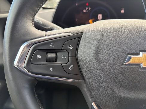 Used 2025 Chevrolet Trax LT w/ LT Convenience Package image 12