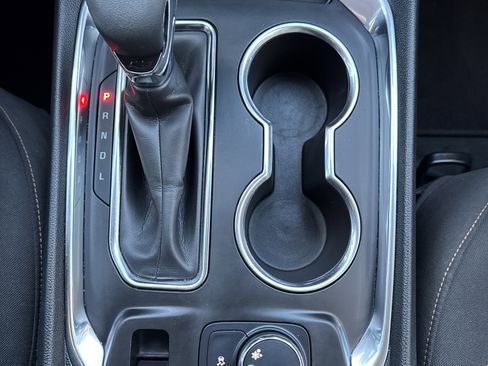 Used 2021 Chevrolet Traverse LT image 23