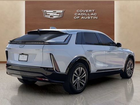 Certified 2026 Cadillac Lyriq Luxury w/ LPO, Floor Liner Package AWD/4WD image 4