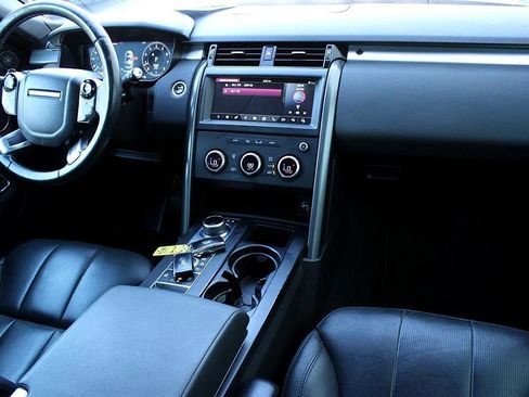 Used 2020 Land Rover Discovery Landmark image 20