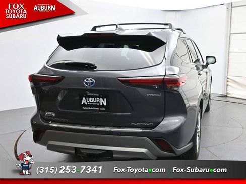 Used 2024 Toyota Highlander Platinum AWD/4WD image 4