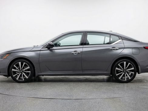 Used 2025 Nissan Altima 2.5 SV image 5
